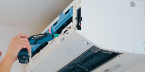 エアコンカバー組み立て